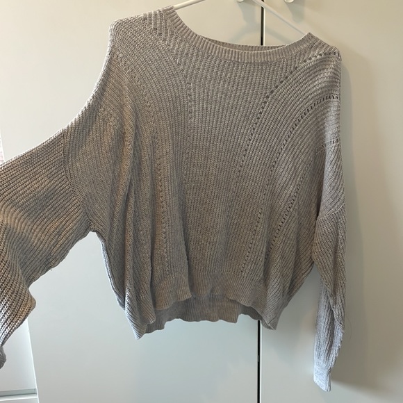 GARAGE flowy detailed sweater 🍂 - Picture 2 of 13